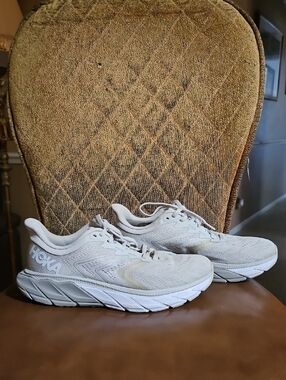 Hoka One One Arahi 5 Gray White Lace Up Sneakers Running Shoes